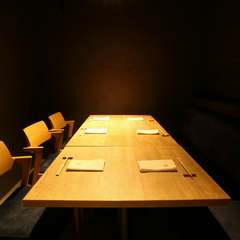 隣席を気にせず、和やかな時間をもたらす限定2室の個室席