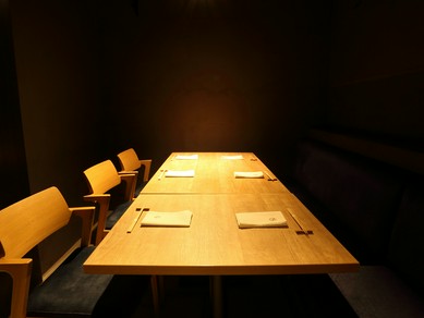 隣席を気にせず、和やかな時間をもたらす限定2室の個室席