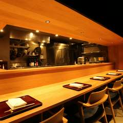 季節感豊かな料理を囲む、おもてなしの席に