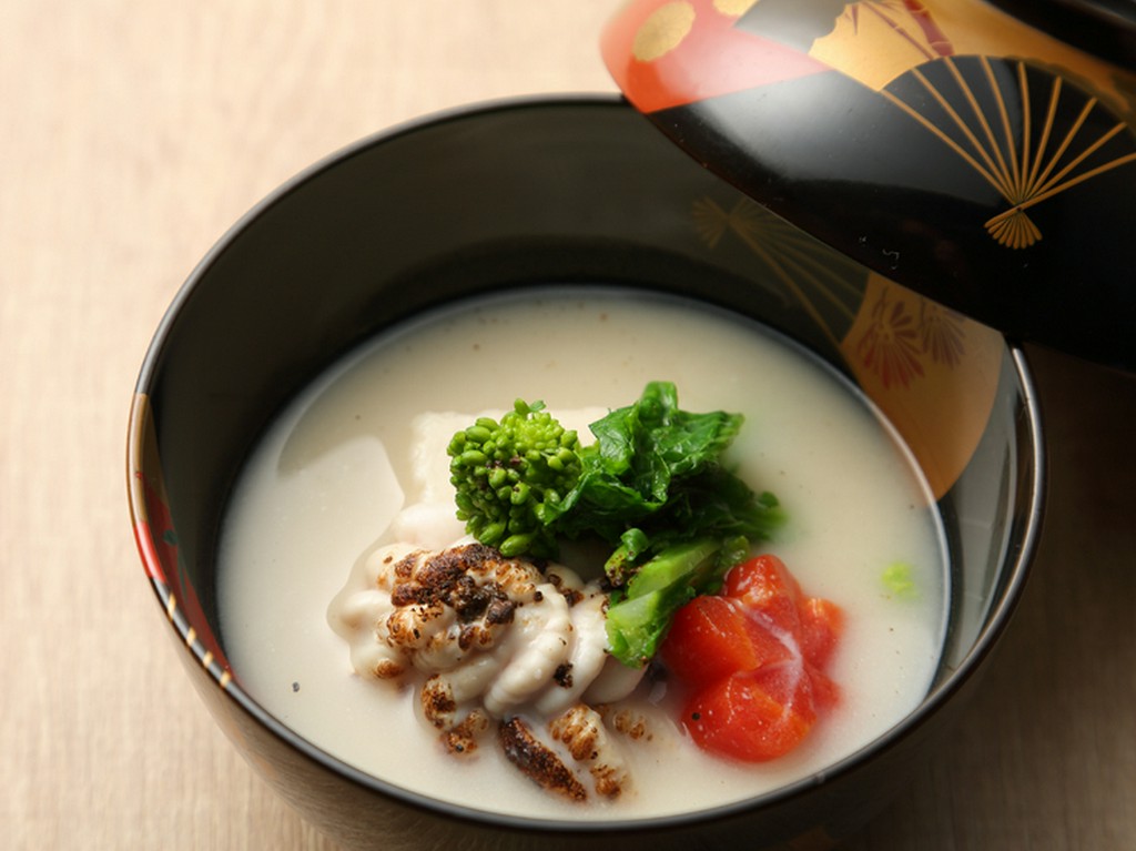 芳醇な香りをまとい、上質な旨みが昇華された『椀』