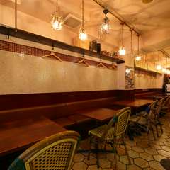 ワインとのペアリングを楽しみ、気ままに過ごせるスポット