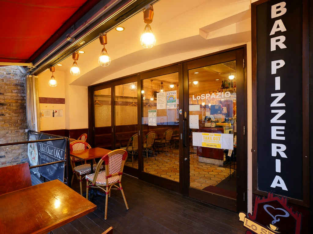 気候の良い時には、開放感のあるおすすめのテラスへ