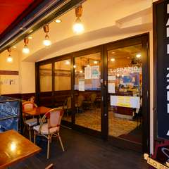 気候の良い時には、開放感のあるおすすめのテラスへ