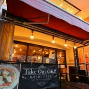 創業以来愛され続ける、スマートなイタリアンスタイルを堪能できます。時にバールとして、あるいはトラットリアとして。訪れる人が過ごしたいスタンスで気軽に利用できる一軒です。