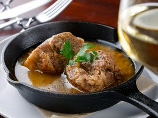 フォークでほぐれるほど柔らかな『豚肩ロースの超絶煮込み』