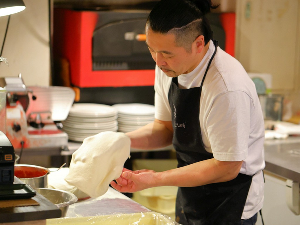 「いらっしゃいませ」ではなく、「こんにちは」で出迎える