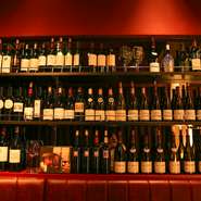 当店は、ウイスキー100種以上・カクテル500種以上・ワイン50種以上！ノンアルコールも豊富に取り揃えております。お料理のメニューも豊富で、事前に好みをお伺いして対応する事も可能です！