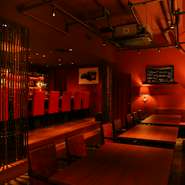 半個室1席、カウンター8席、テーブル席5席