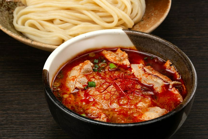 ピリッと辛さがクセになる『やみつきうま辛うどん』