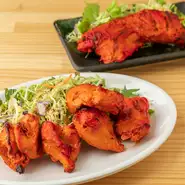 バリエーション豊富な外国産ビールとインド料理が絶妙にマッチ