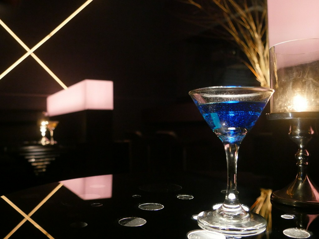 新橋でのデートに。女性をスマートにエスコート