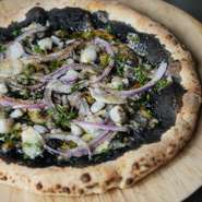 イカスミのピッツァ