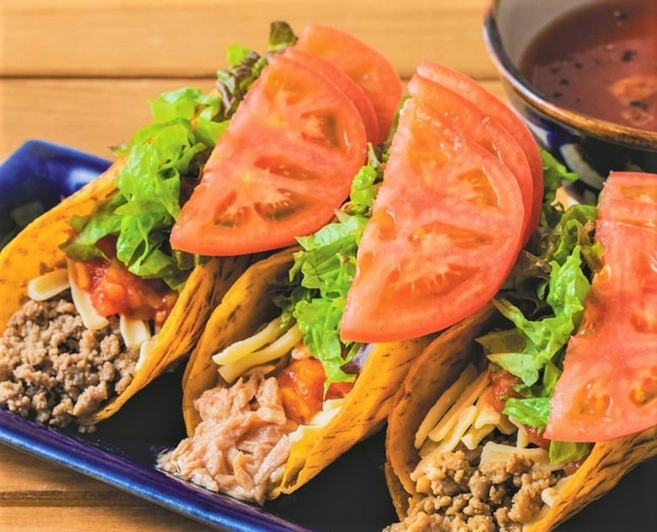 パリパリ沖縄タコス　3ピース（鶏肉、シーチキン、合挽）