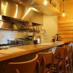 カウンター席で過ごす優雅なひととき