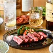 長崎県出身のオーナーが多く取り入れている九州の食材。特に熊本県産の馬刺しは、産地から直送で届くため鮮度が抜群です。お刺身やアレンジメニューもあり、馬肉の魅力をたっぷりと味わい尽くせます。