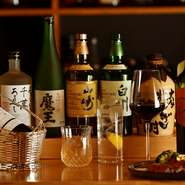 肉料理に合うワインやシャンパンも取り揃えられています。ボトルオーダーはもちろん、グラスも数種類がラインナップ。その日の気分やシーンに合う銘柄と出合えます。