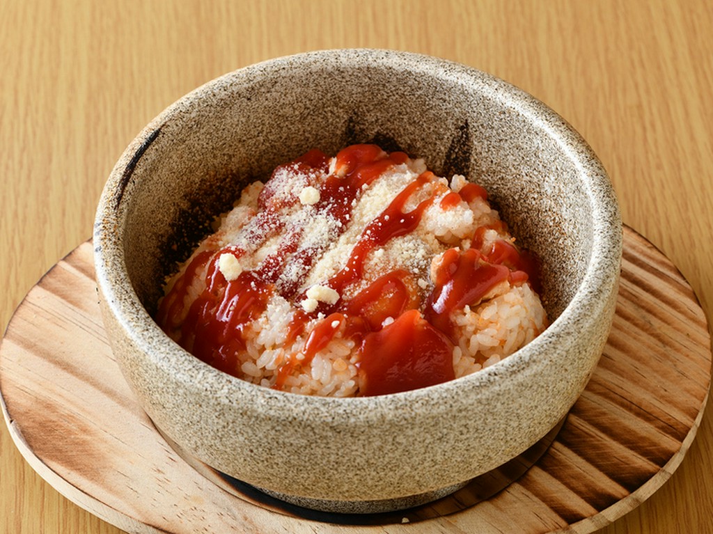 石焼鍋で、好みのスタイルにアレンジできる『石焼　オムライス』