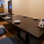 掘りごたつのお席もございます(4名様×3席) ※10名～12名様では半個室としてご利用OK!!