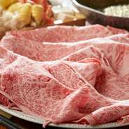 神戸牛・松坂牛・近江牛という3大ブランド牛の食べ比べに加え、神戸牛か松坂牛のサーロインなどの極上部位まで付いた、まさに極みのラインナップ。
