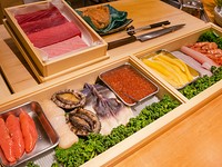 その日一番の季節限定の酒肴、お造り、握りを提供させて頂きます。