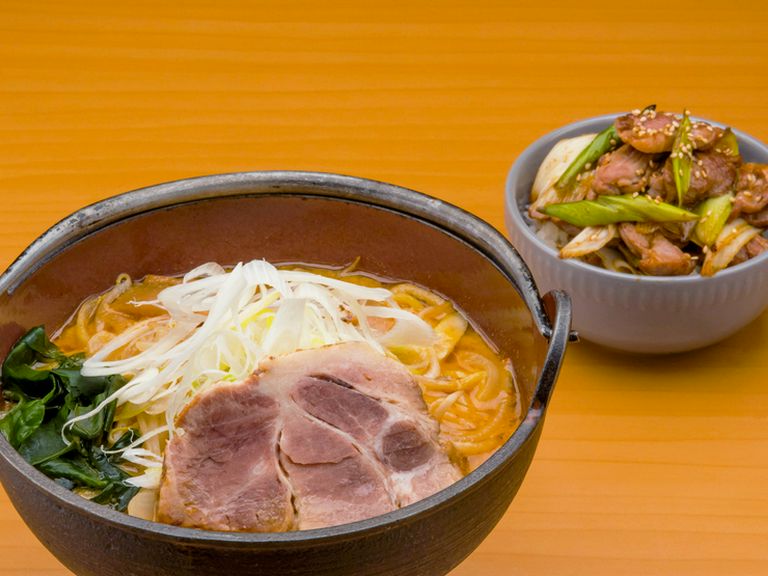 ジンギスカンと並ぶ看板メニュー!最後まで熱々の『ラーメン』