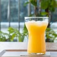 ドリンクセットのお飲み物は珈琲、紅茶、ココア、アイス珈琲、リンゴジュース、ジンジャーエール、季節限定ジュースからお選びいただけます。