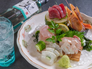 当日おすすめ鮮魚を贅沢に楽しむ『楽々お刺身盛り合わせ』