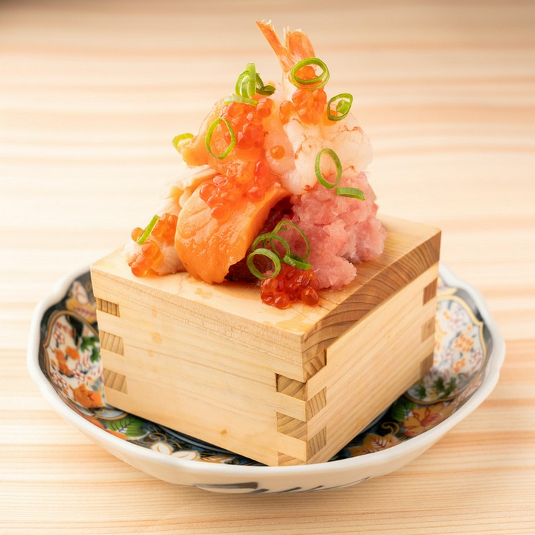 豪華な海鮮が一つに！【海鮮刺身の升盛り】