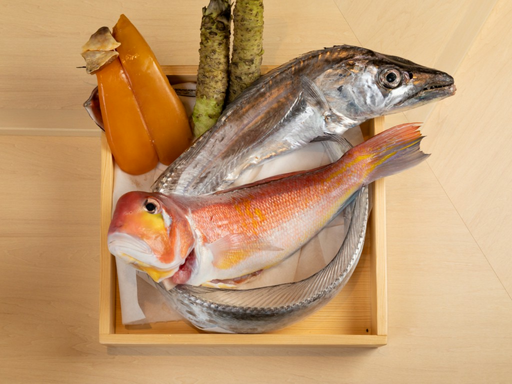 地元の市場で直接買い付ける旬の食材。豊かな長崎の自然の恵み