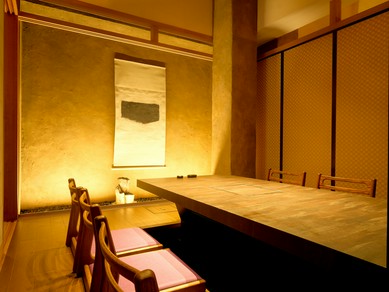 全席個室。大人のくつろぎにふさわしい、洗練された空間