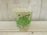 バジルの代わりに…旬野菜(大葉/セロリ/ネギ/モロヘイヤ/ツルムラサキ/パクチー)、松の実の代わりに…カシューナッツ、アーモンド、クルミを使用。パルメザンチーズ、黒コショウ、オリーブオイル、醤油で味付け