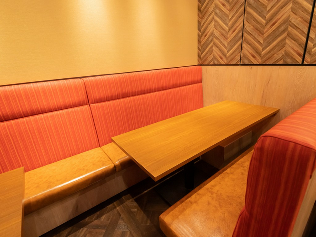 おいしい料理を囲み、時間を忘れくつろげるカジュアルな飲み会