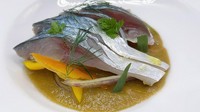 地サバのマリネ。酸味を利かしたガスパチョソースで（入荷により）
