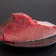 厳選された本マグロ。『お造り』『にぎり』等でお楽しみいただけます。