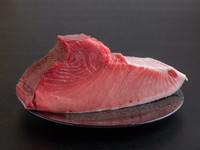 厳選された本マグロ。『お造り』『にぎり』等でお楽しみいただけます。