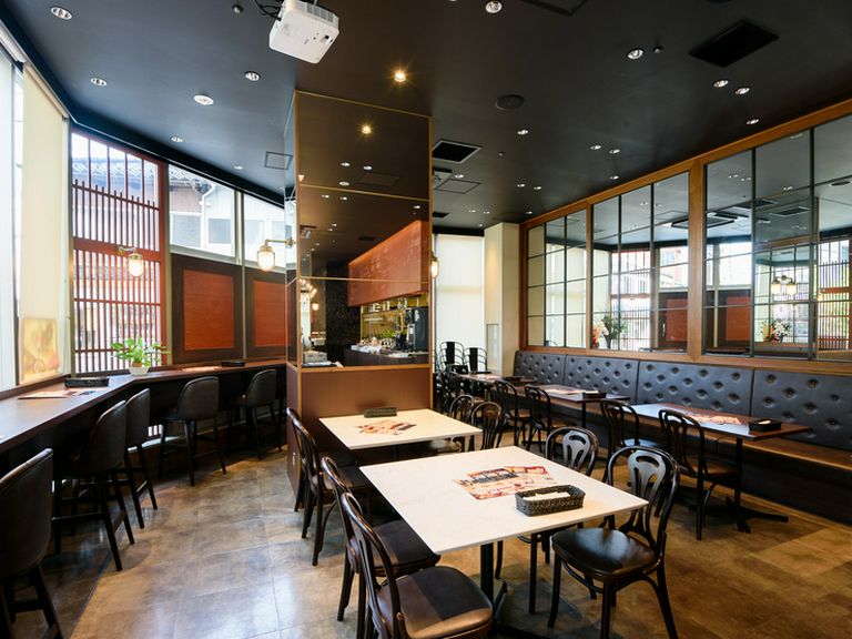 落ち着いた店内