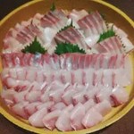 お刺身付のオススメのプランになります。飲み放題付き8000円にて対応致します。お気軽にご相談ください！