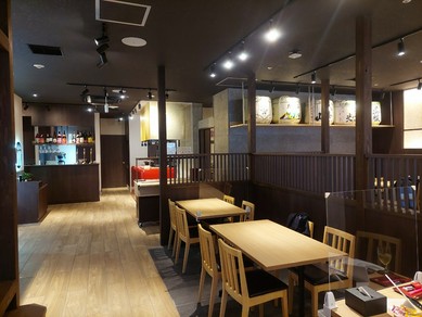 落ち着いた店内で