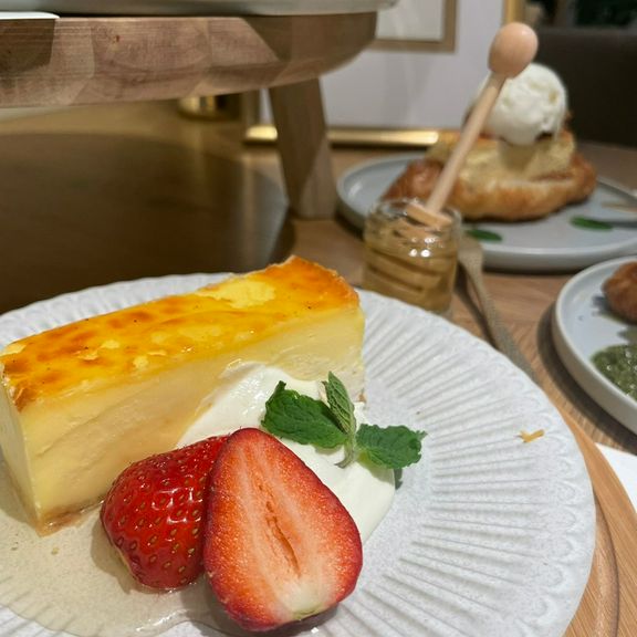 ベイクドチーズケーキ〜Miel mieはちみつ添え〜