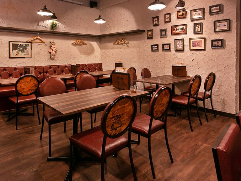 見応え抜群の料理が満載。ワインを片手に、大人のグルメ女子会