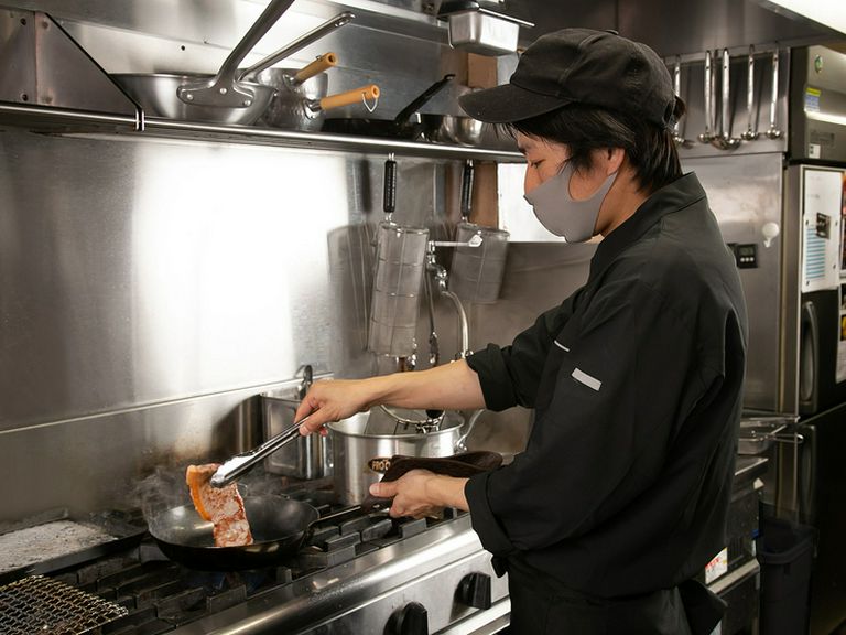 “人と人の繋がり、交流を愛情深く出来る店”がコンセプト