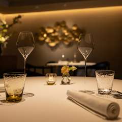 自由な発想で生み出される料理を支えるのは、厳選した食材と水