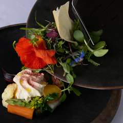 ディナーコース限定。神保シェフのスペシャリテ『バーニャカウダ』