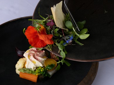 ディナーコース限定。神保シェフのスペシャリテ『バーニャカウダ』