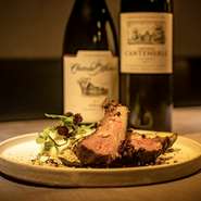 当店では多彩なジビエ料理をリーズナブルにお楽しみいただけます。雉、馬、仔羊、鹿、和牛、猪、鴨など、四季折々の旬食材をシェフが自ら厳選し、それぞれの素材に適した調理法で丁寧に仕上げます。。