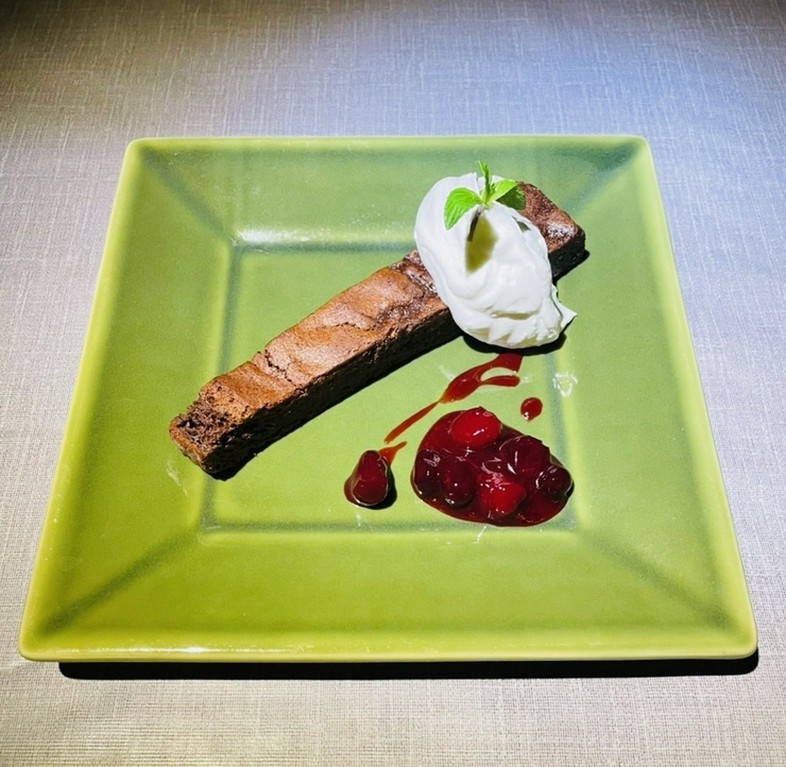 ビターなカラメルで仕上げた壺焼きプリン