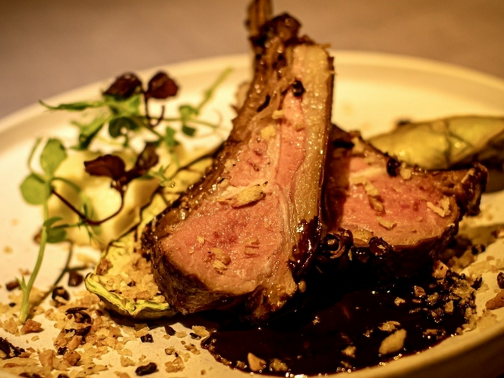 （仔羊）骨付き仔羊のグリル