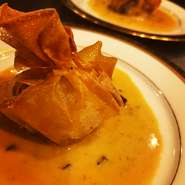 歓送迎会等での貸し切りでの営業も承ってます。大皿料理でもコース料理でもお好きなスタイルでご利用ください。ご予約お待ちしております。
6名様～　　お料理￥6000～