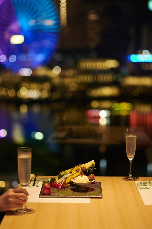 夜景を優雅に楽しむ大人デートを満喫