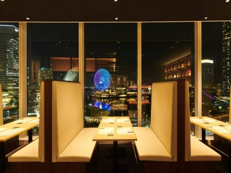 桜木町の夜景を一望できる席は接待に最適